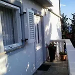 아파트 In With Sea View, Terrace, Air Conditioning, Wi-fi
